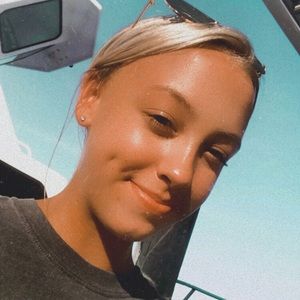 Meet your Posher, Chloe